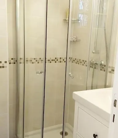 Impeccable & Typical In The Marais Appartamento Parigi