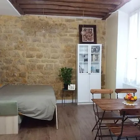 Impeccable & Typical In The Marais Appartamento *