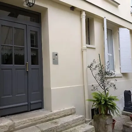 Impeccable & Typical In The Marais * Parigi